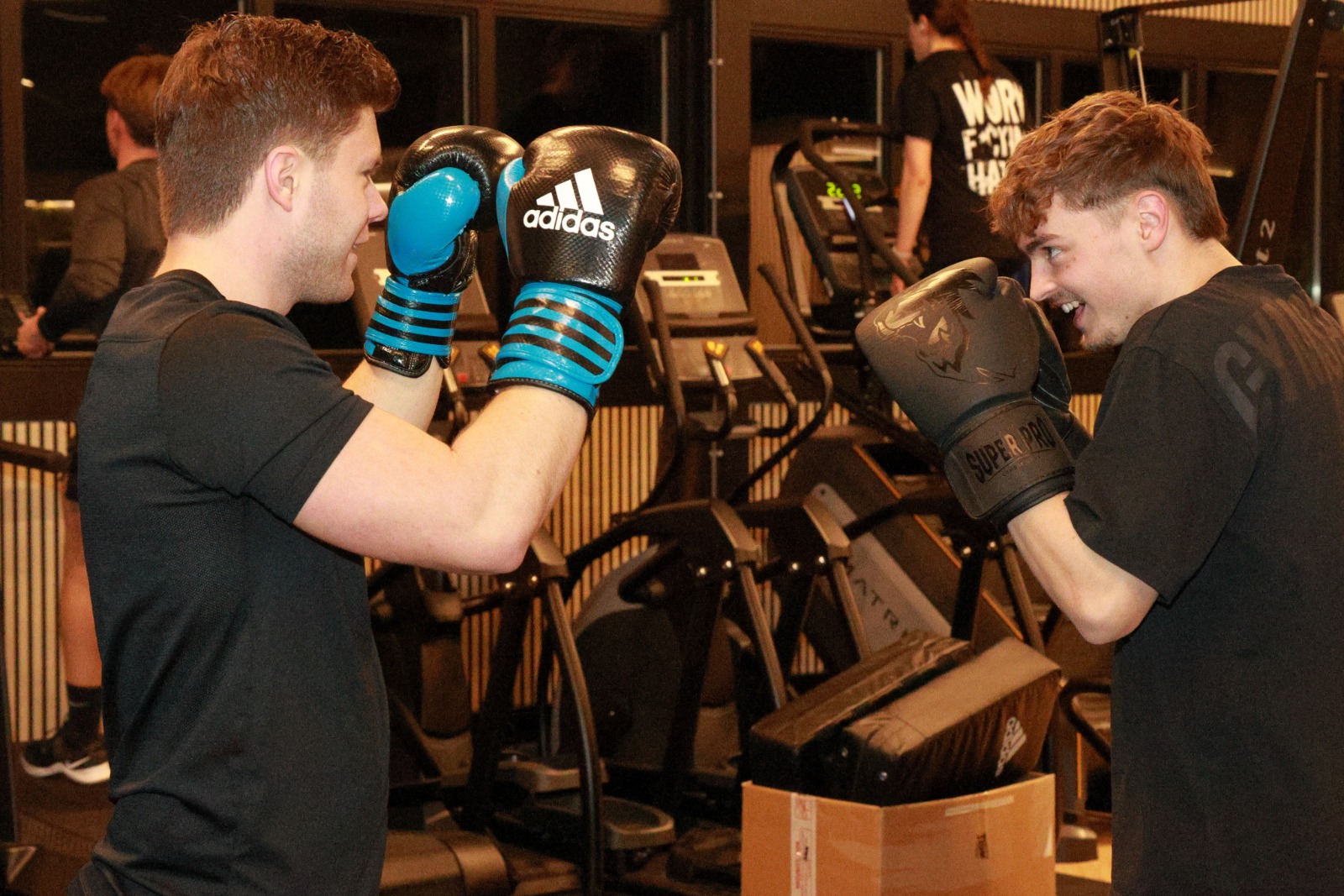 Sporters tijdens een groepsles in de gym van Stimulus Gym